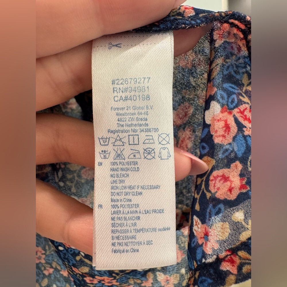 Forever 21 | Navy Floral Sleeveless Button Front Blouse- Size Small - Picture 6 of 7